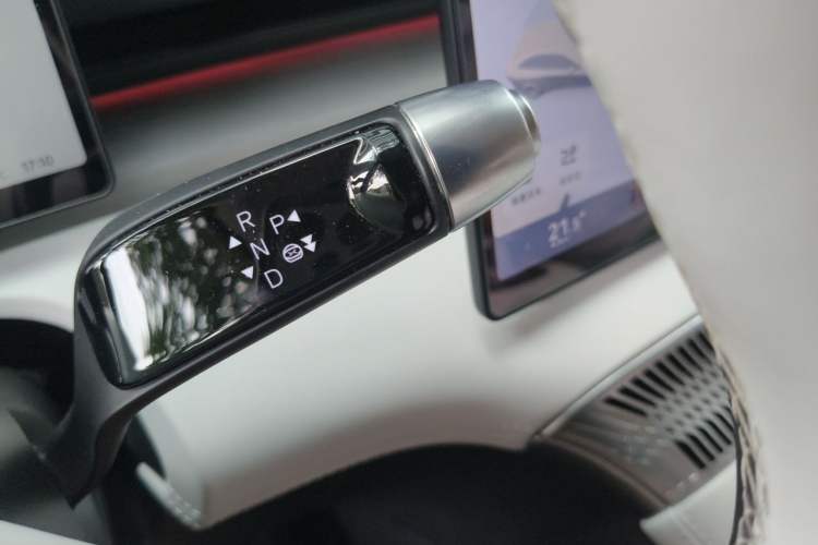 Used XPeng X9 2024 640 All-Wheel Drive High-Performance Max Gear Lever