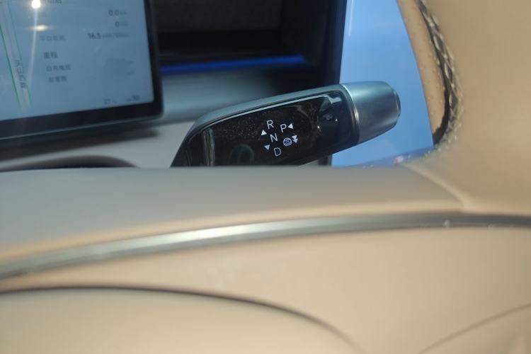Used XPeng X9 2024 702 Ultra-Long Range Max Gear Lever