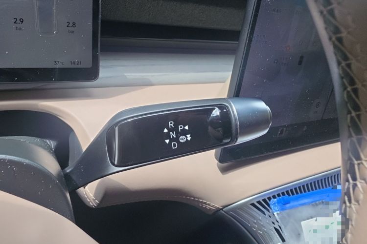 Used XPeng X9 2024 702 Ultra-Long Range Pro Gear Lever