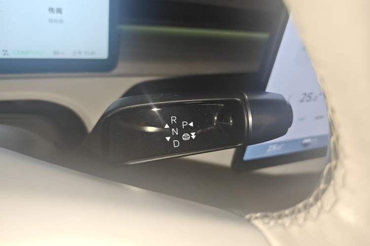 Used XPeng X9 2024 702 Ultra-Long Range Pro Gear Lever