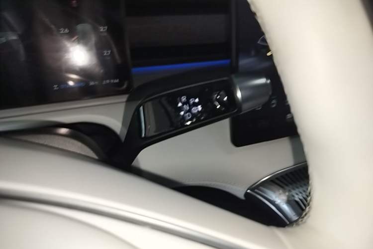 Used XPeng X9 2024 702 Ultra-Long Range Max Gear Lever