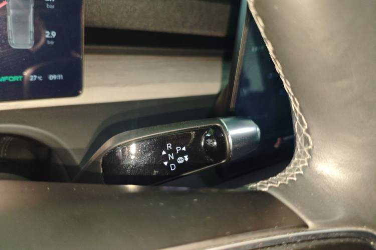 Used XPeng X9 2024 702 Ultra-Long Range Pro Gear Lever