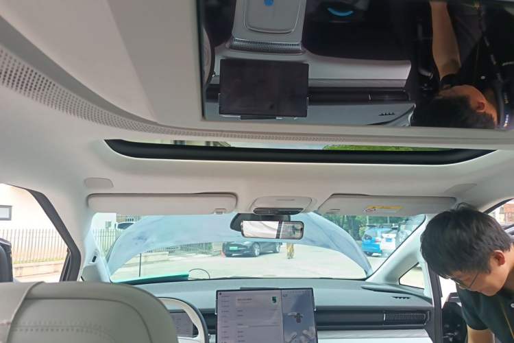 Used XPeng X9 2024 610 Long-Range Max Headliner
