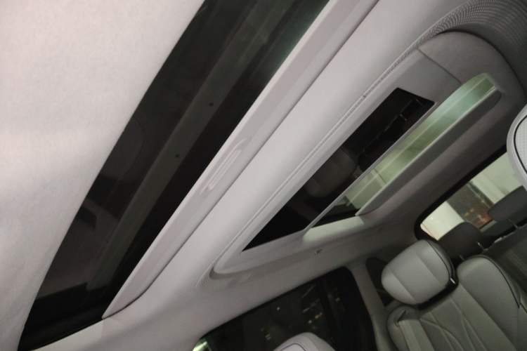 Used XPeng X9 2024 610 Long-Range Max Headliner