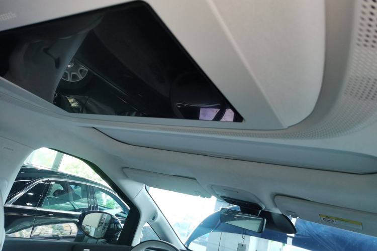 Used XPeng X9 2024 702 Ultra-Long Range Max Headliner