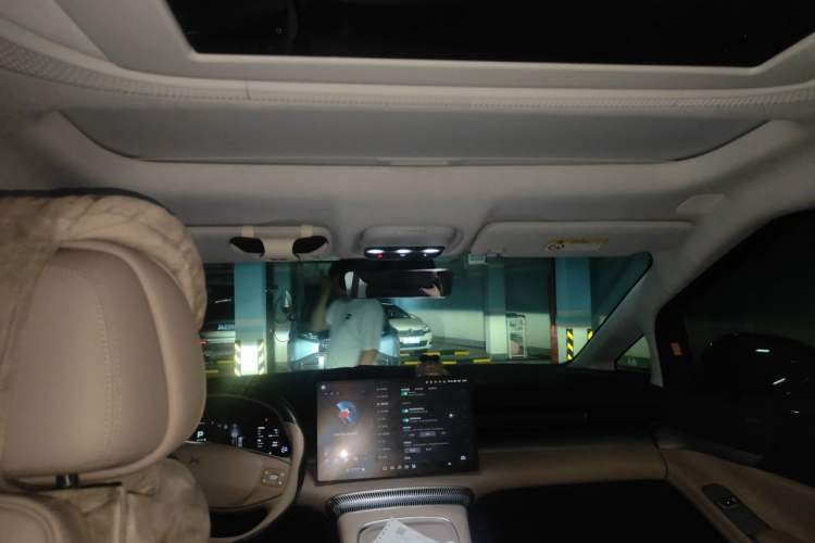 Used XPeng X9 2024 702 Ultra-Long Range Max Headliner