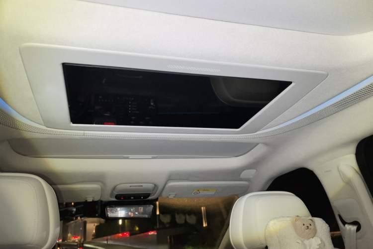Used XPeng X9 2024 702 Ultra-Long Range Max Headliner