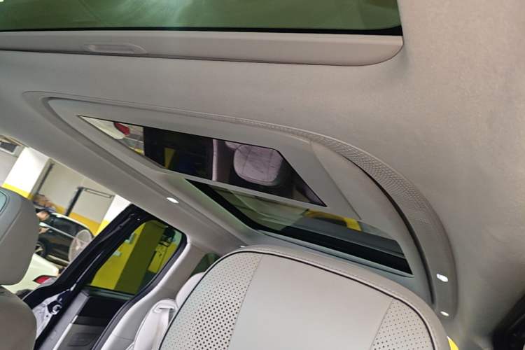 Used XPeng X9 2024 702 Ultra-Long Range Max Headliner