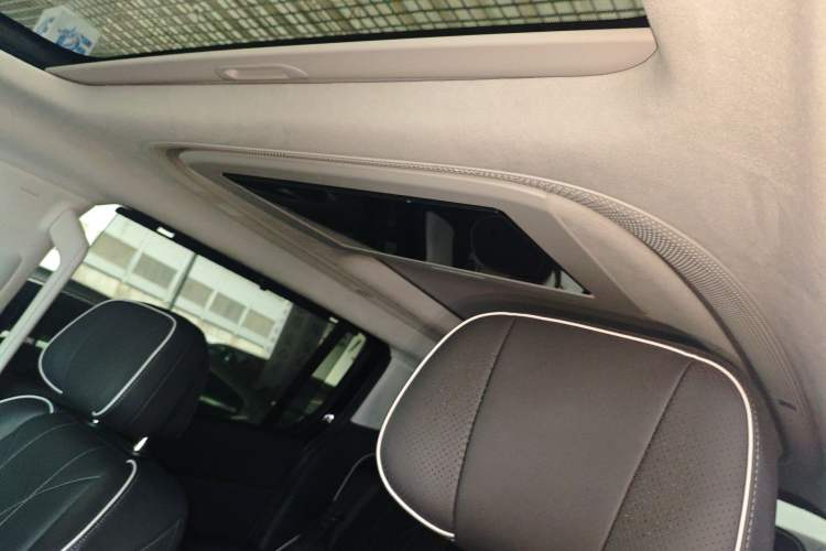 Used XPeng X9 2024 702 Ultra-Long Range Pro Headliner