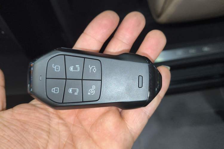 Used XPeng X9 2024 640 All-Wheel Drive High-Performance Max Interior 1