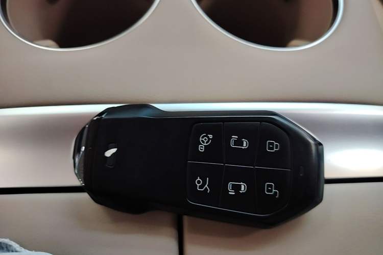 Used XPeng X9 2024 702 Ultra-Long Range Max Interior 1