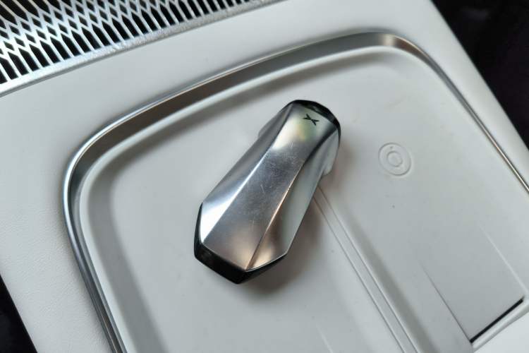 Used XPeng X9 2024 702 Ultra-Long Range Pro Interior 1