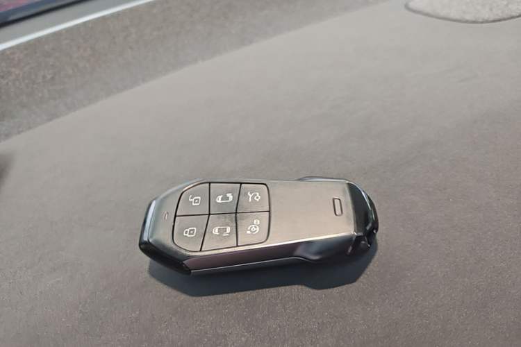Used XPeng X9 2024 610 Long-Range Pro Interior 1