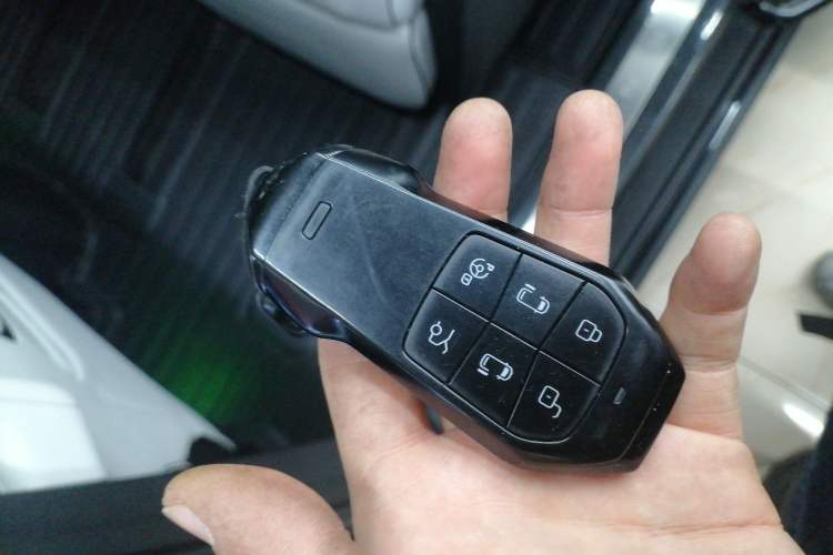 Used XPeng X9 2024 702 Ultra-Long Range Pro Interior 1