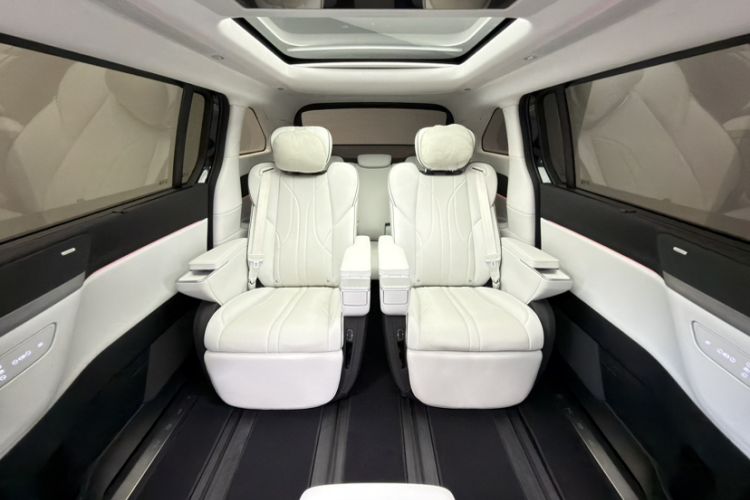 Used XPeng X9 2024 702 Ultra-Long Range Max Interior 1