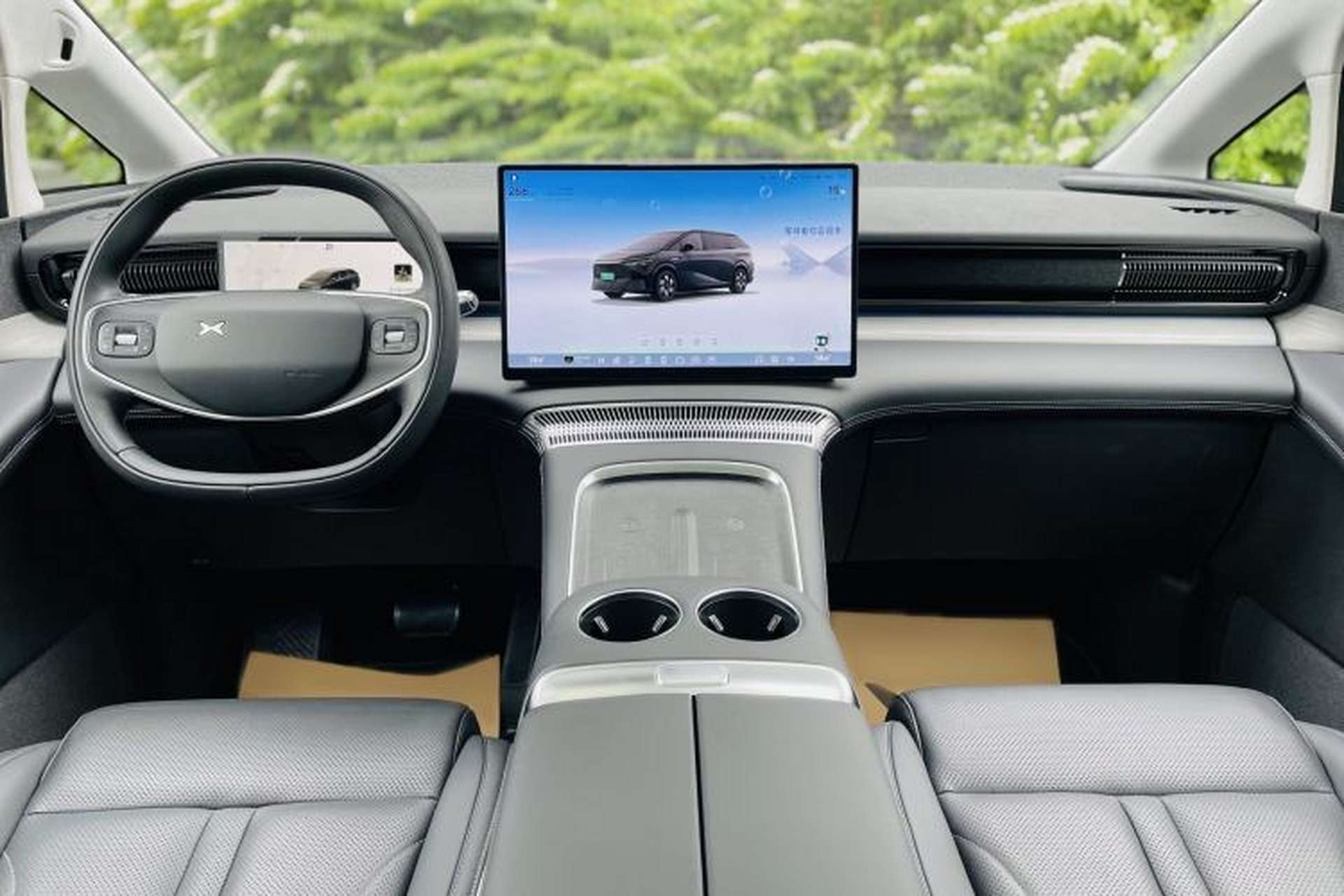 Used XPeng X9 2024 702 Ultra-Long Range Pro Interior 2