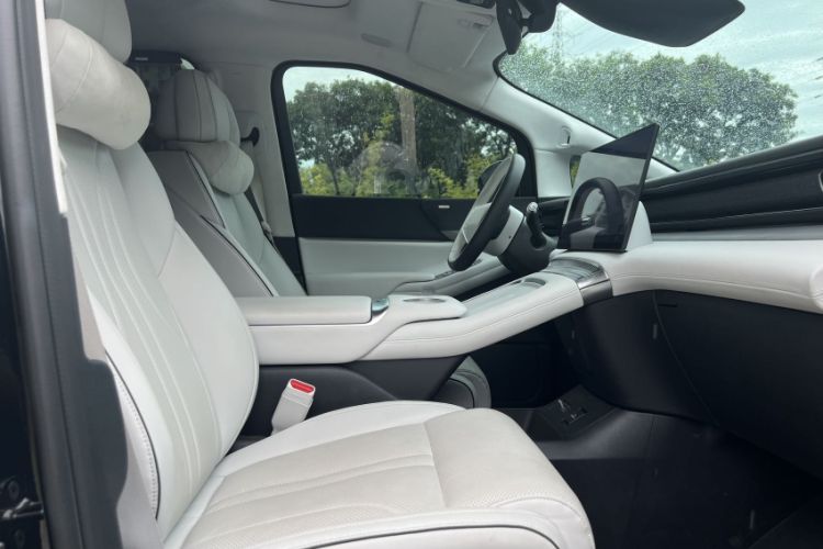 Used XPeng X9 2024 640 All-Wheel Drive High-Performance Max Interior 2
