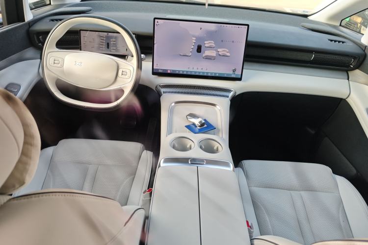 Used XPeng X9 2024 702 Ultra-Long Range Max Interior 2
