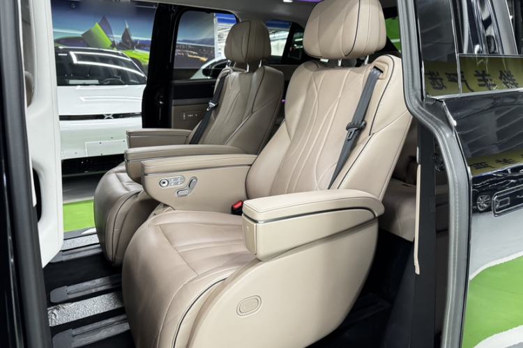 Used XPeng X9 2024 702 Ultra-Long Range Max Interior 2