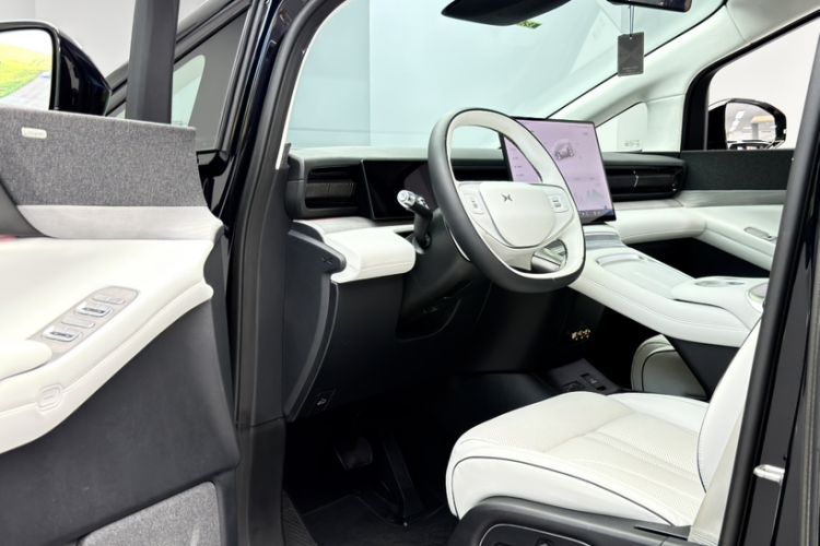 Used XPeng X9 2024 702 Ultra-Long Range Max Interior 2