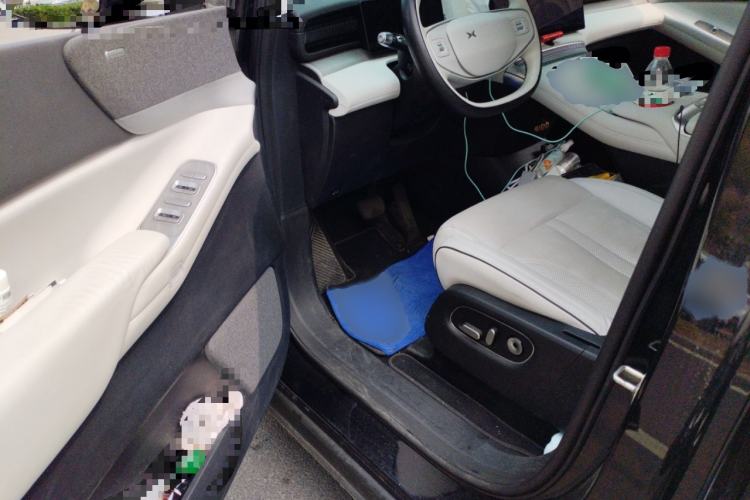 Used XPeng X9 2024 610 Long-Range Pro Interior 3
