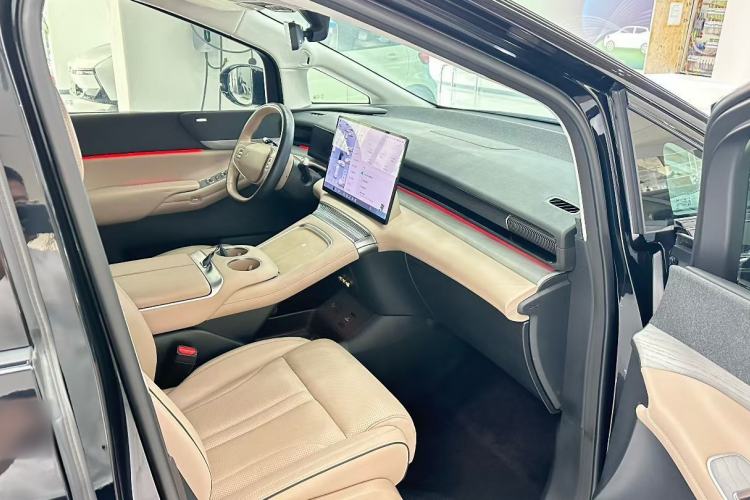 Used XPeng X9 2024 640 All-Wheel Drive High-Performance Max Interior 3