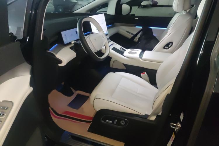 Used XPeng X9 2024 702 Ultra-Long Range Pro Interior 3