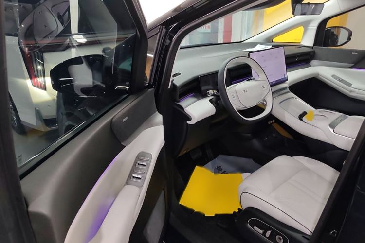 Used XPeng X9 2024 610 Long-Range Pro Interior 3