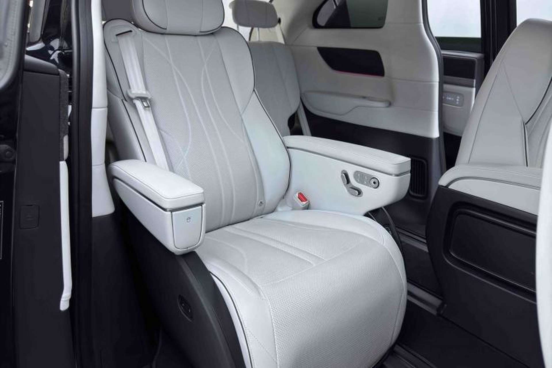 Used XPeng X9 2024 702 Ultra-Long Range Max Interior 3