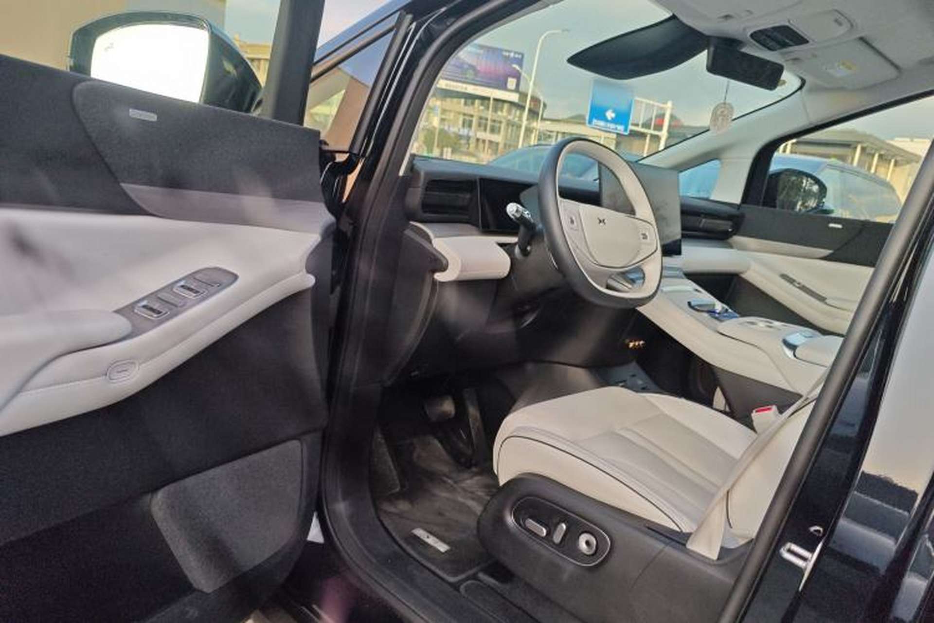 Used XPeng X9 2024 702 Ultra-Long Range Max Interior 3
