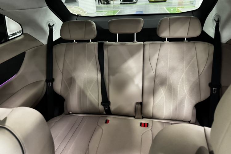 Used XPeng X9 2024 702 Ultra-Long Range Max Interior 3