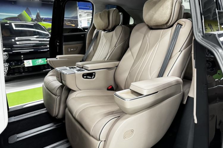 Used XPeng X9 2024 702 Ultra-Long Range Pro Interior 3