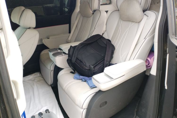 Used XPeng X9 2024 610 Long-Range Pro Interior 4