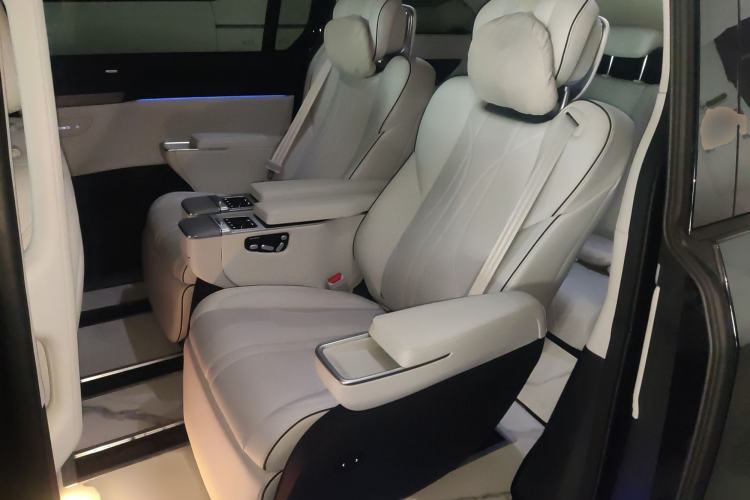 Used XPeng X9 2024 702 Ultra-Long Range Pro Interior 4