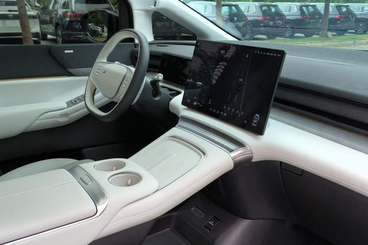 Used XPeng X9 2024 702 Ultra-Long Range Pro Interior 4