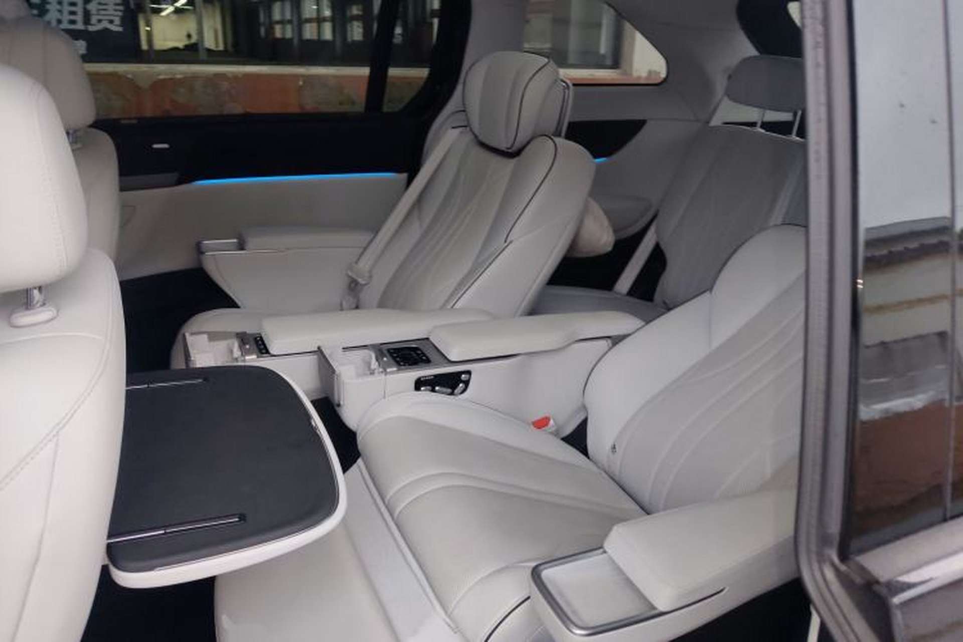 Used XPeng X9 2024 702 Ultra-Long Range Max Interior 4
