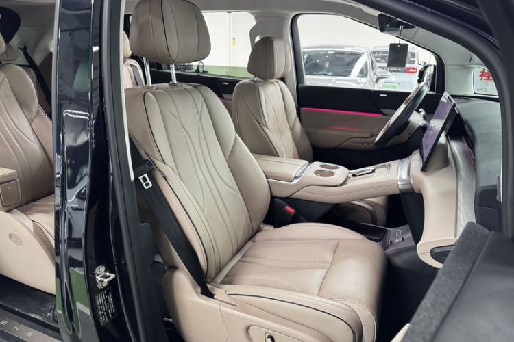 Used XPeng X9 2024 702 Ultra-Long Range Max Interior 4