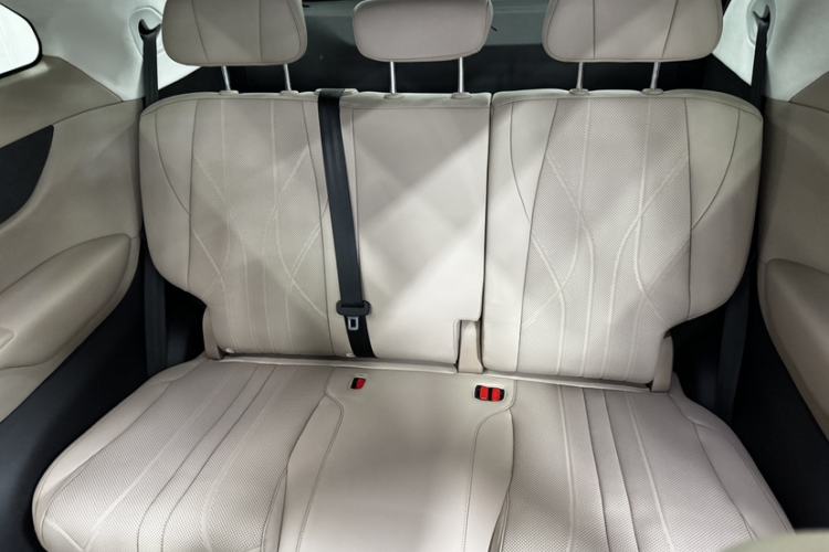 Used XPeng X9 2024 702 Ultra-Long Range Pro Interior 5
