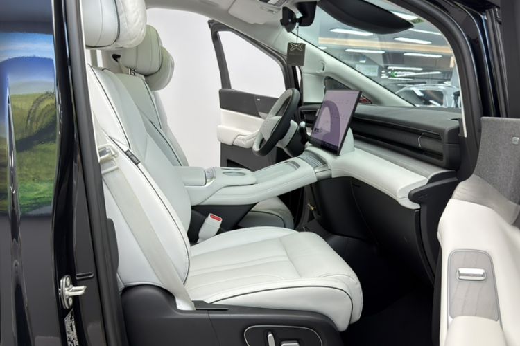 Used XPeng X9 2024 702 Ultra-Long Range Max Interior 5