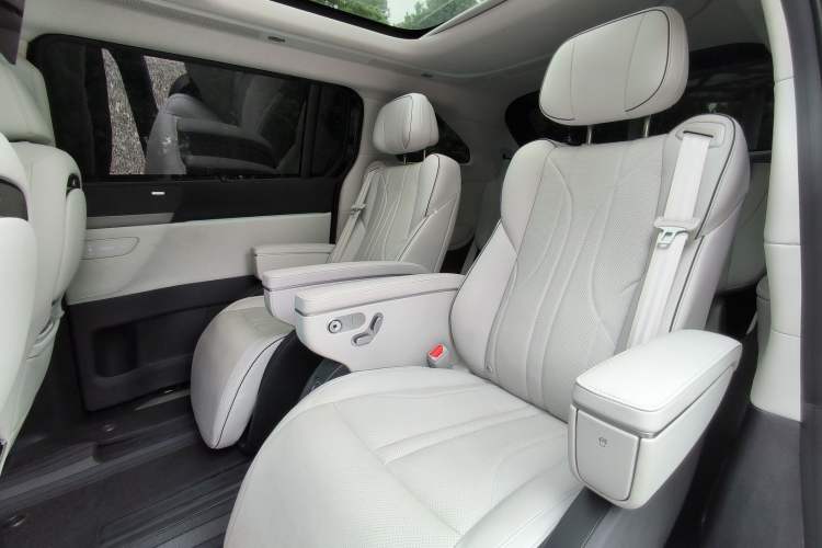 Used XPeng X9 2024 702 Ultra-Long Range Pro Interior 6