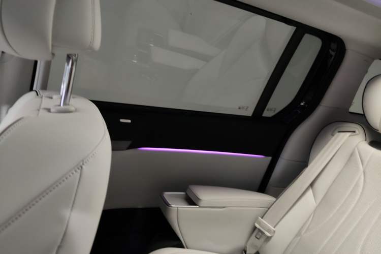 Used XPeng X9 2024 610 Long-Range Pro Interior 6