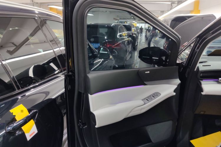 Used XPeng X9 2024 610 Long-Range Pro Interior 7