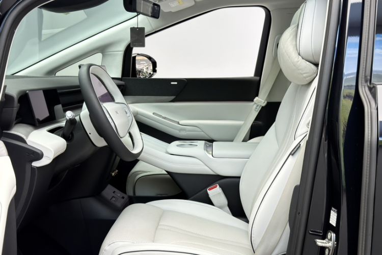 Used XPeng X9 2024 702 Ultra-Long Range Max Interior 7