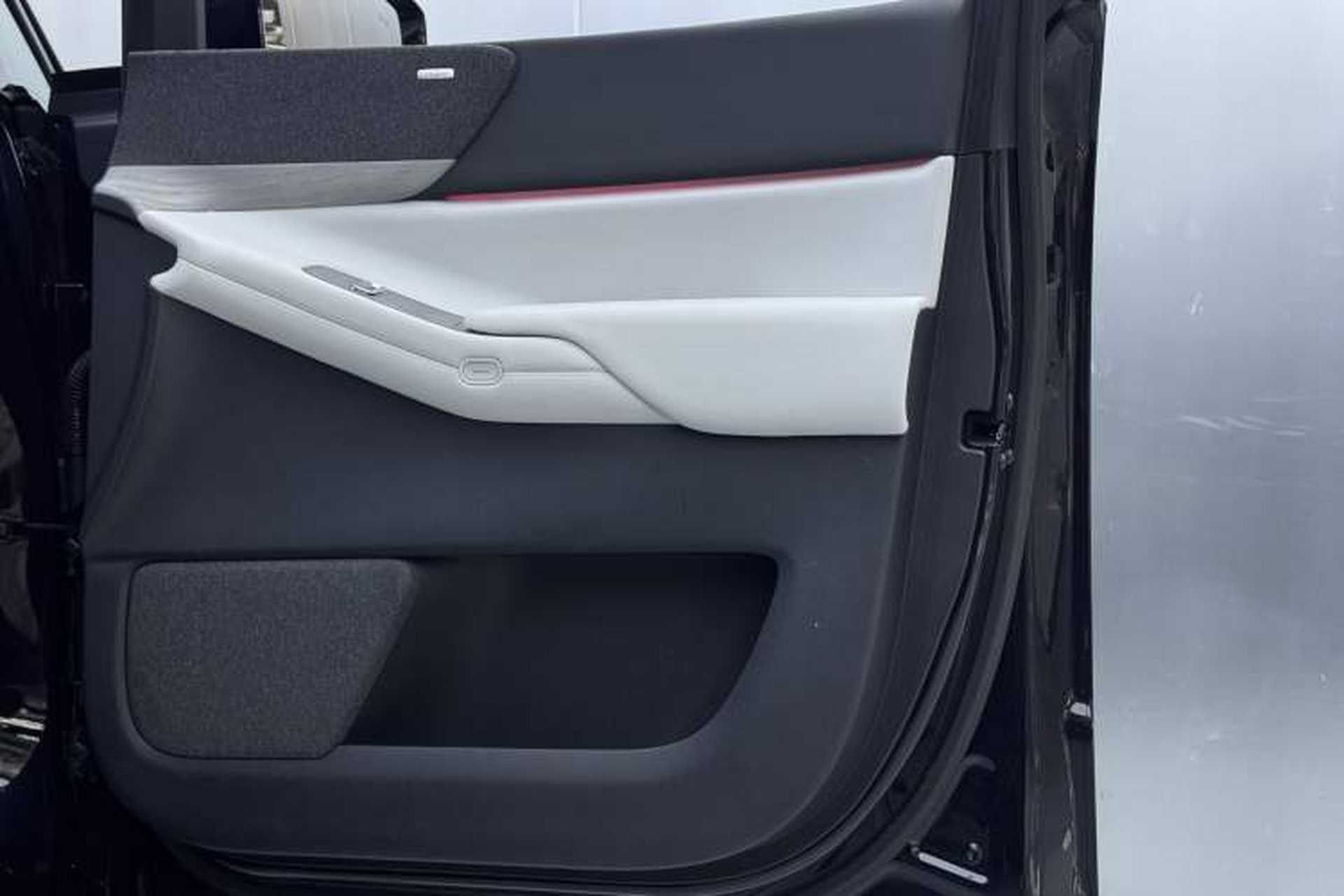 Used XPeng X9 2024 702 Ultra-Long Range Max Interior 8