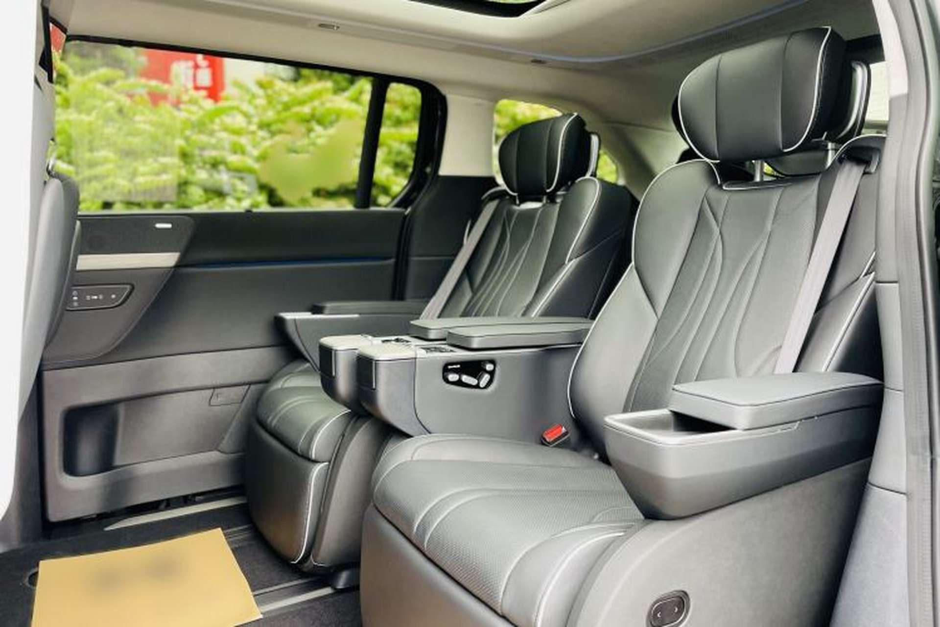 Used XPeng X9 2024 702 Ultra-Long Range Pro Interior 9