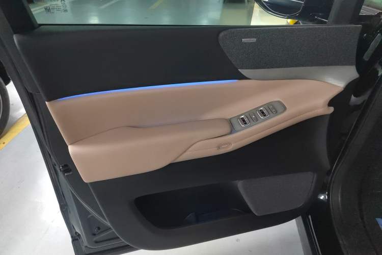 Used XPeng X9 2024 702 Ultra-Long Range Max Left Front Door Interior