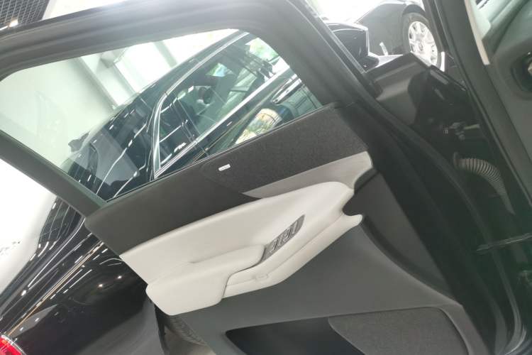 Used XPeng X9 2024 702 Ultra-Long Range Max Left Front Door Interior