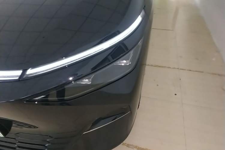 Used XPeng X9 2024 610 Long-Range Pro Left Front Headlight