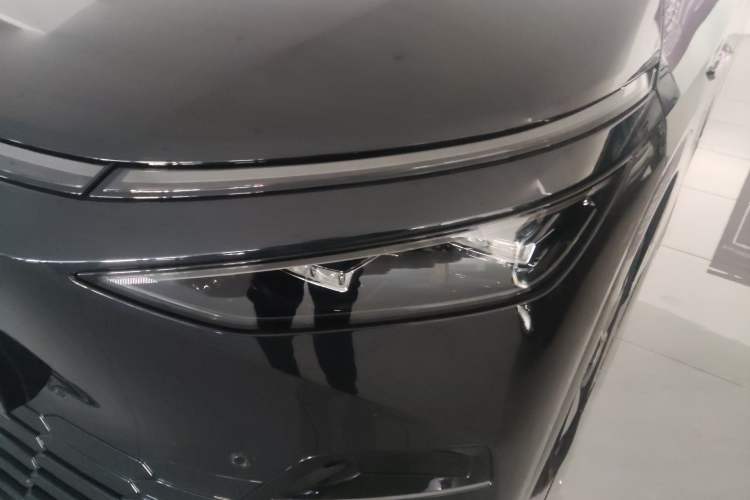 Used XPeng X9 2024 702 Ultra-Long Range Pro Left Front Headlight