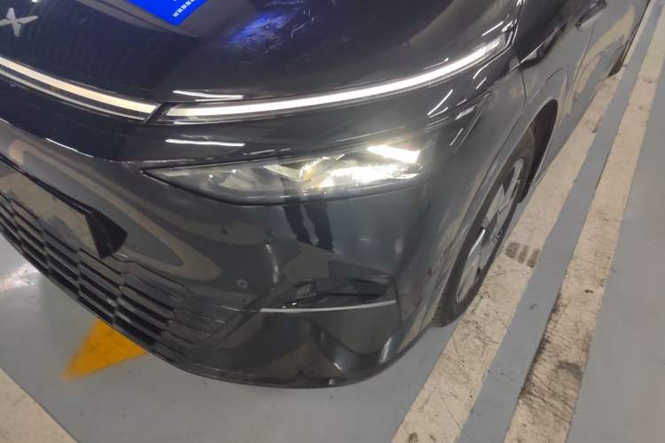 Used XPeng X9 2024 702 Ultra-Long Range Max Left Front Headlight
